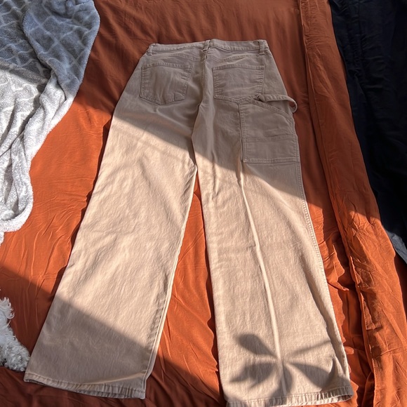 Women’s Size 7/28 wide leg khaki coloured jeans with carpenter pocket - Picture 2 of 2